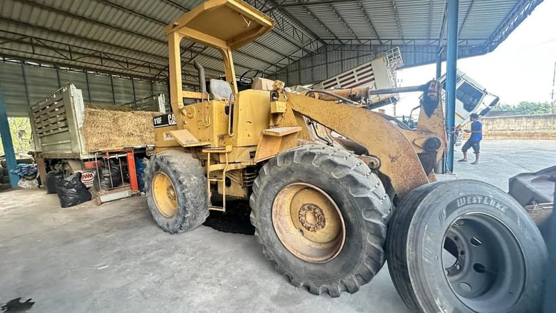 รถตักล้อยาง CAT910F