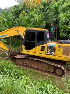KOMATSU PC200-7