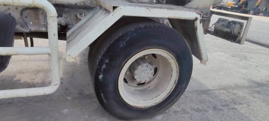 หกล้อโม่ปูน หกล้อโม่ปูน