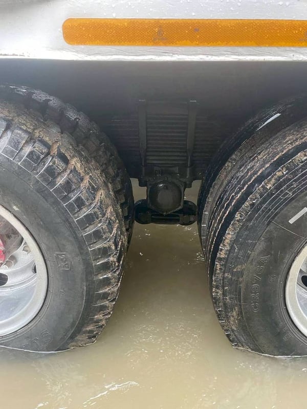 12ล้อท้ายลาด