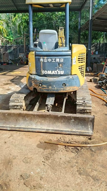 KOMATSU PC35MR-2