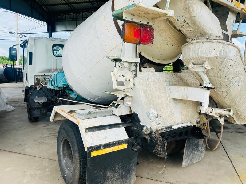 หกล้อโม่ปูนISUZU NPR150แรงม้า