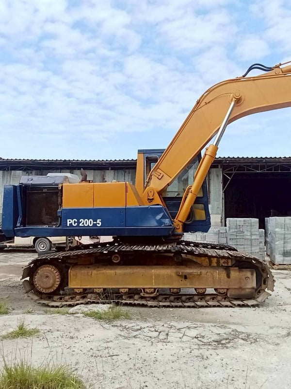 KOMATSU PC200-3 KOMATSU PC200-3