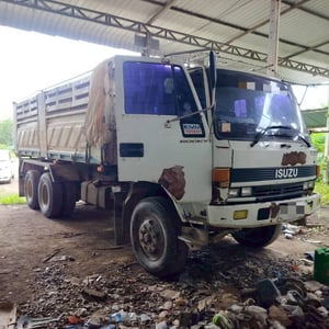 10ล้อดั้มพ์ISUZU ROCKY210วางเครื่อง220แรงม้า