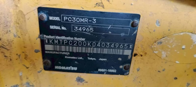 KOMATSU PC30MR-3
