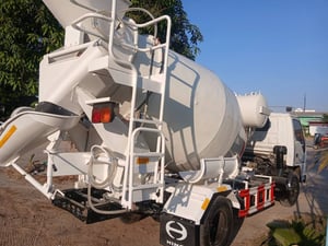 หกล้อโม่ปูน