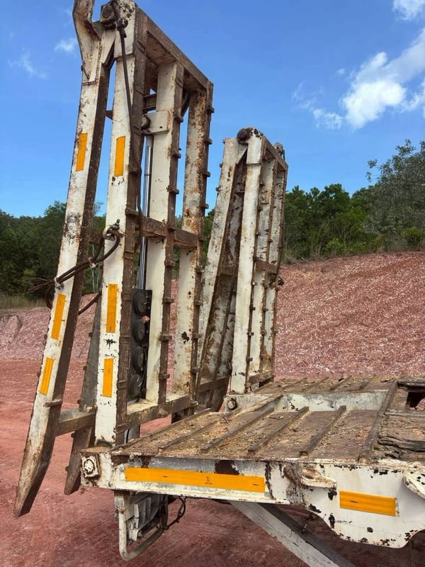 10ล้อเทรลเลอร์ท้ายลาด