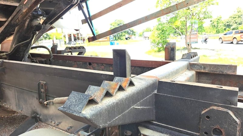 กระบะพร้อมกระบอกดั้มพ์สามมิตร