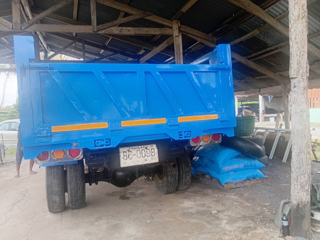 6ล้อดั้มพ์ISUZU NPR115แรงม้า