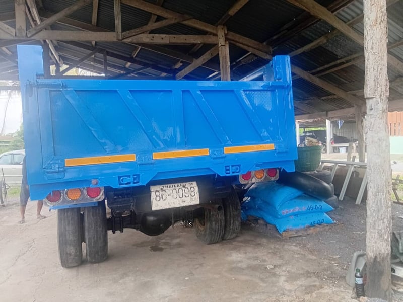 6ล้อดั้มพ์ISUZU NPR115แรงม้า