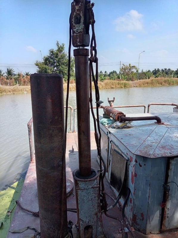 โป๊ะพร้อมที่ขุด