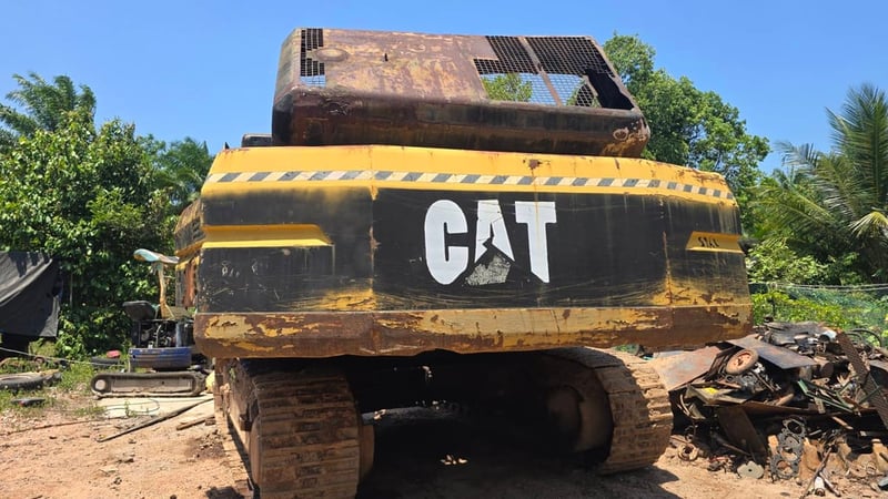 CAT330