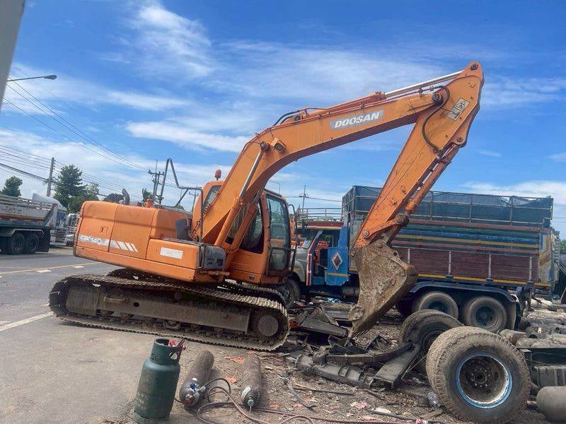 DOOSAN DX140LC