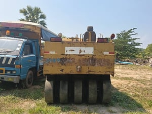 ขายคู่รถปูยางกับรถบดล้อยาง