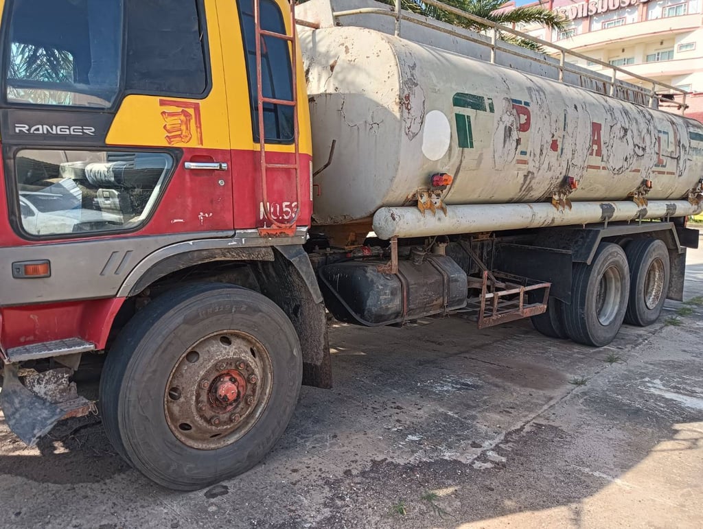 10ล้อบรรทุกน้ำเพลาเดียว 10ล้อบรรทุกน้ำเพลาเดียว