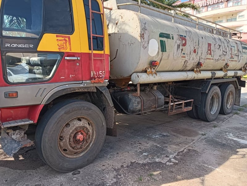 10ล้อบรรทุกน้ำเพลาเดียว