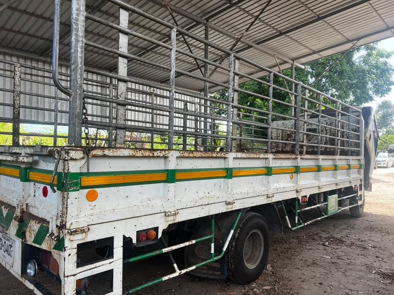 6ล้อรั้วISUZU FRR210แรงม้า 6ล้อรั้วISUZU FRR210แรงม้า