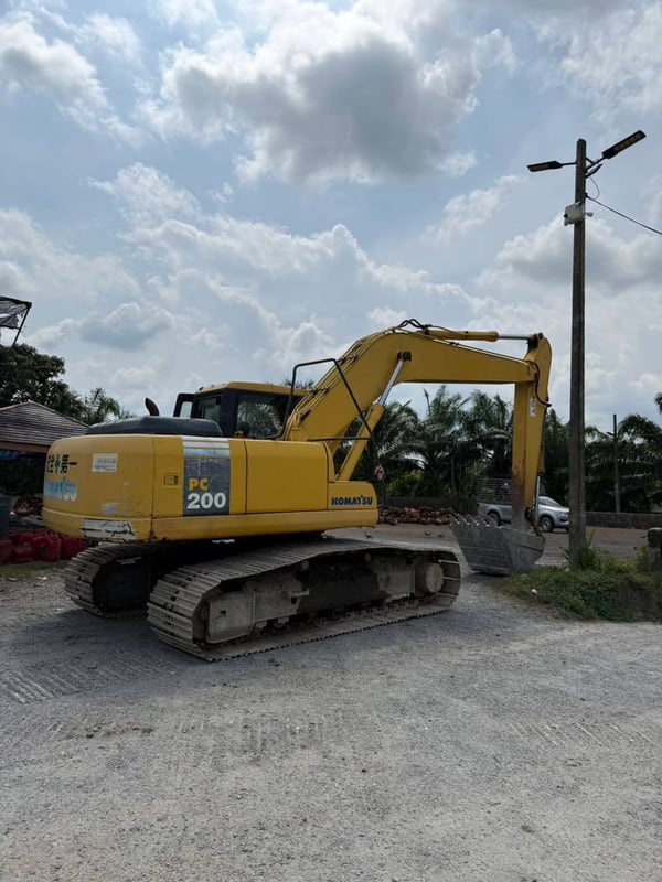 KOMATSU PC200-7 KOMATSU PC200-7