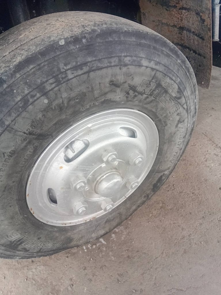 6ล้อดั้มพ์ISUZU NPR115แรงม้า