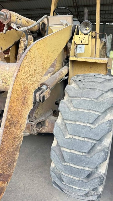 รถตักล้อยาง CAT910F