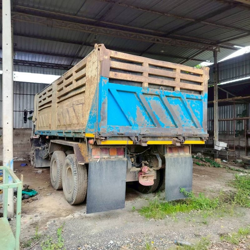 10ล้อดั้มพ์ISUZU ROCKY210วางเครื่อง220แรงม้า