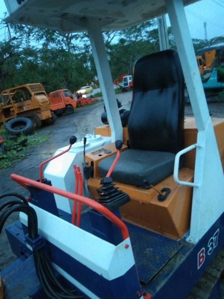 YANMAR B37 YANMAR B37