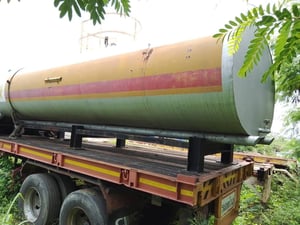 Vายแทงค์เหล็กใส่น้ำมัน