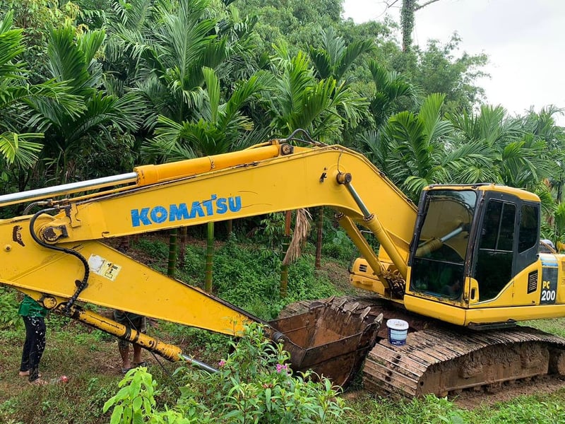 KOMATSU PC200-7