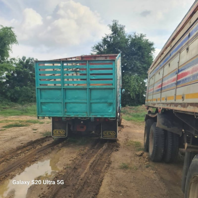 Vายเหมา2คัน10ล้อดั้มพ์ฮีโน่