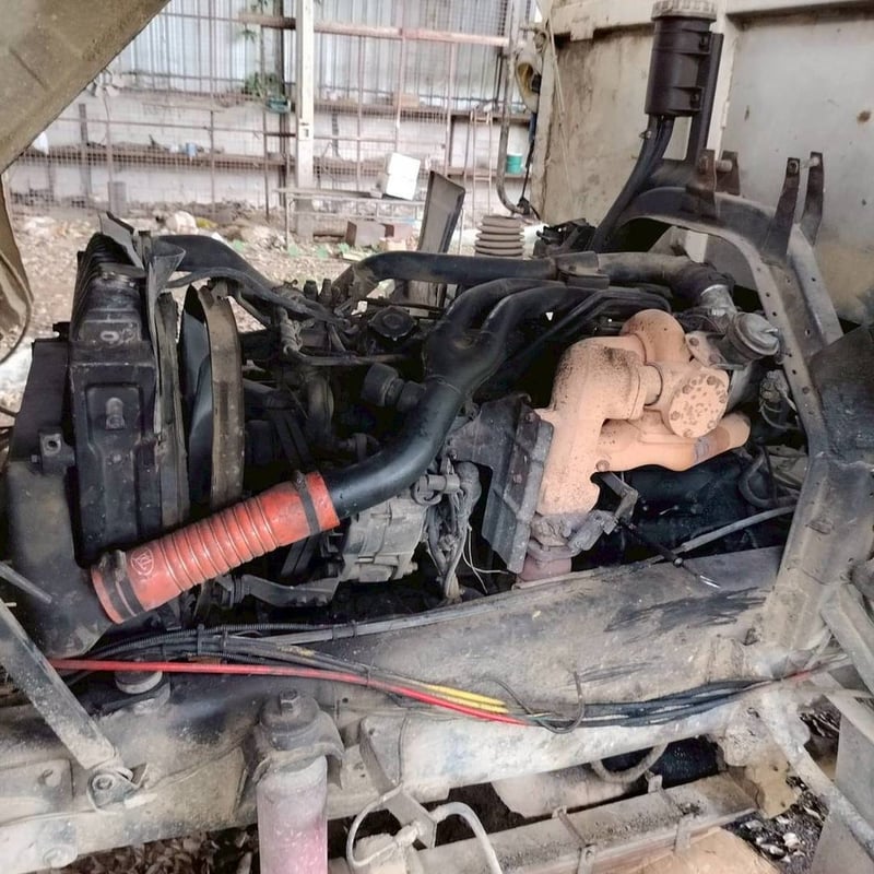 10ล้อดั้มพ์ISUZU ROCKY210วางเครื่อง220แรงม้า