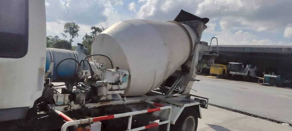 หกล้อโม่ปูน หกล้อโม่ปูน