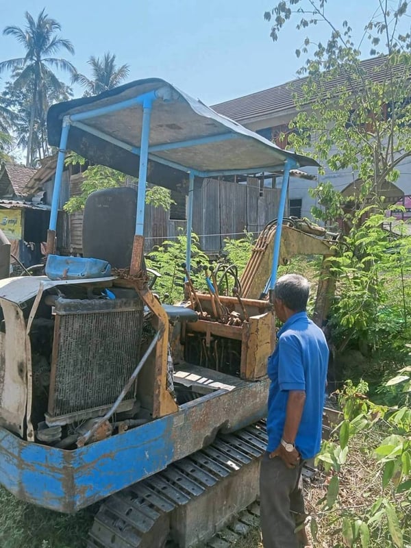 KOMATSU PC30