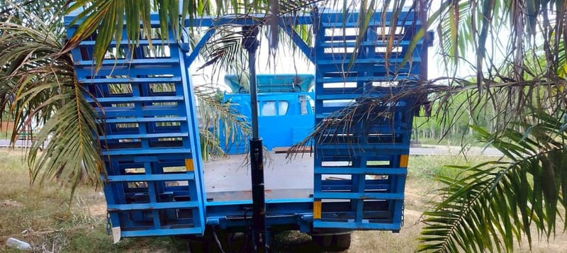 6ล้อเทรลเลอร์ท้ายลาด 6ล้อเทรลเลอร์ท้ายลาด