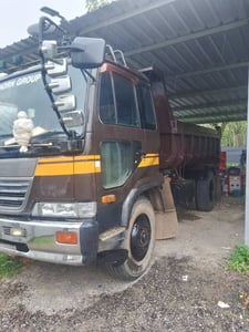 หกล้อดั้มพ์นิสสัน175แรงม้า