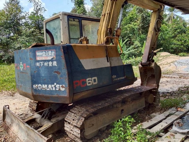 KOMATSU PC60-6 