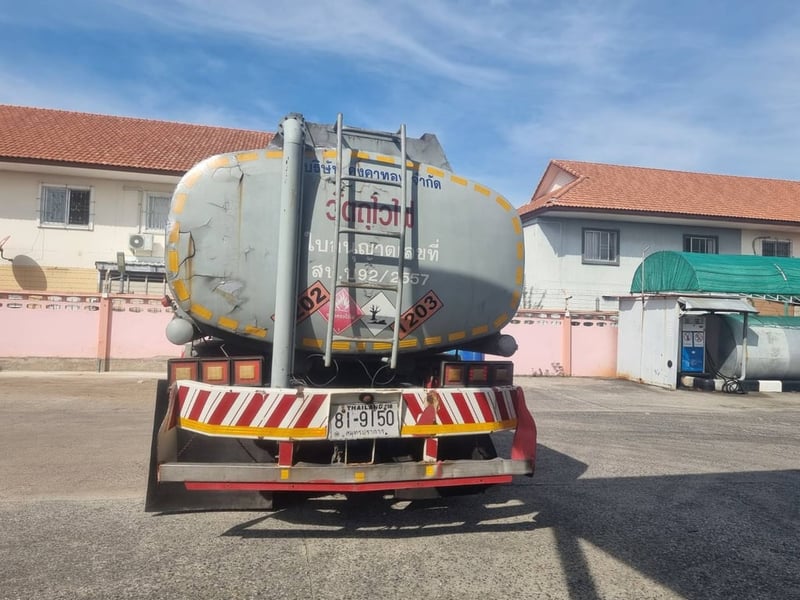 10ล้อบรรทุกน้ำมัน