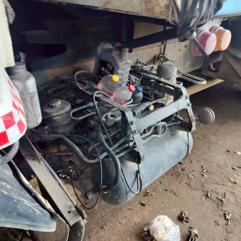 10ล้อดั้มพ์ISUZU ROCKY210วางเครื่อง220แรงม้า