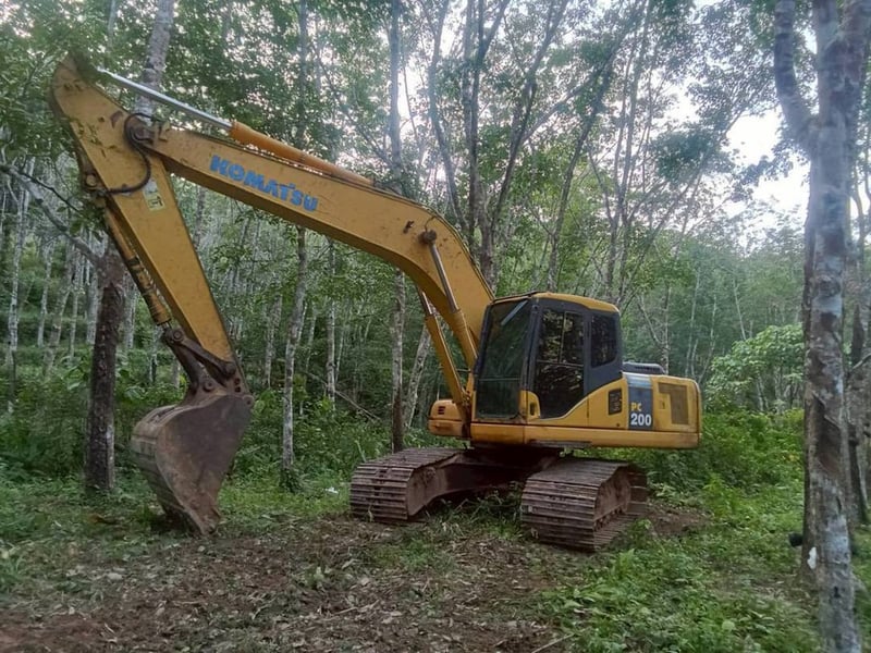 KOMATSU PC200-7