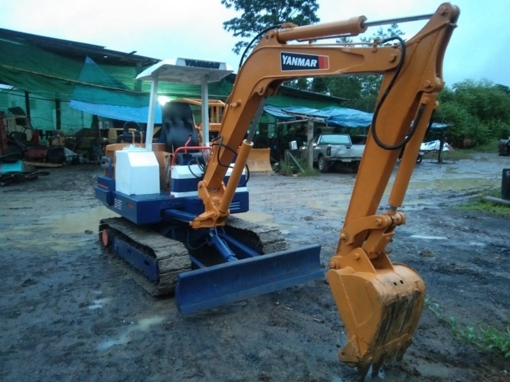 YANMAR B37 YANMAR B37