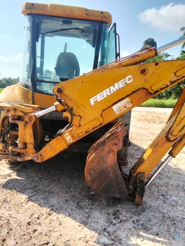 รถตักหน้าขุดหลัง