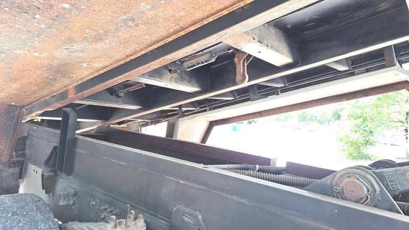 กระบะพร้อมกระบอกดั้มพ์สามมิตร