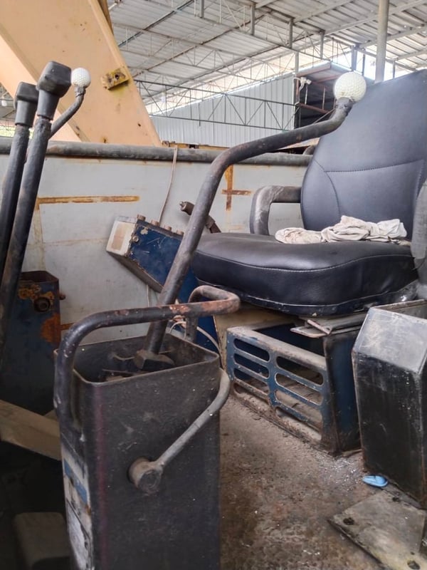 KOMATSU PC200-5 KOMATSU PC200-5