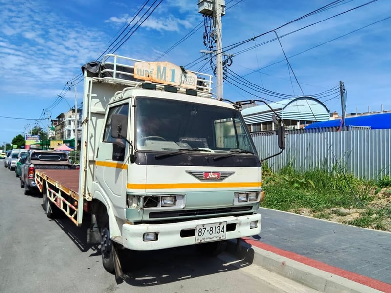 6ล้อพื้นเรียบHINO KM779. 117แรง 6ล้อพื้นเรียบHINO KM779. 117แรง