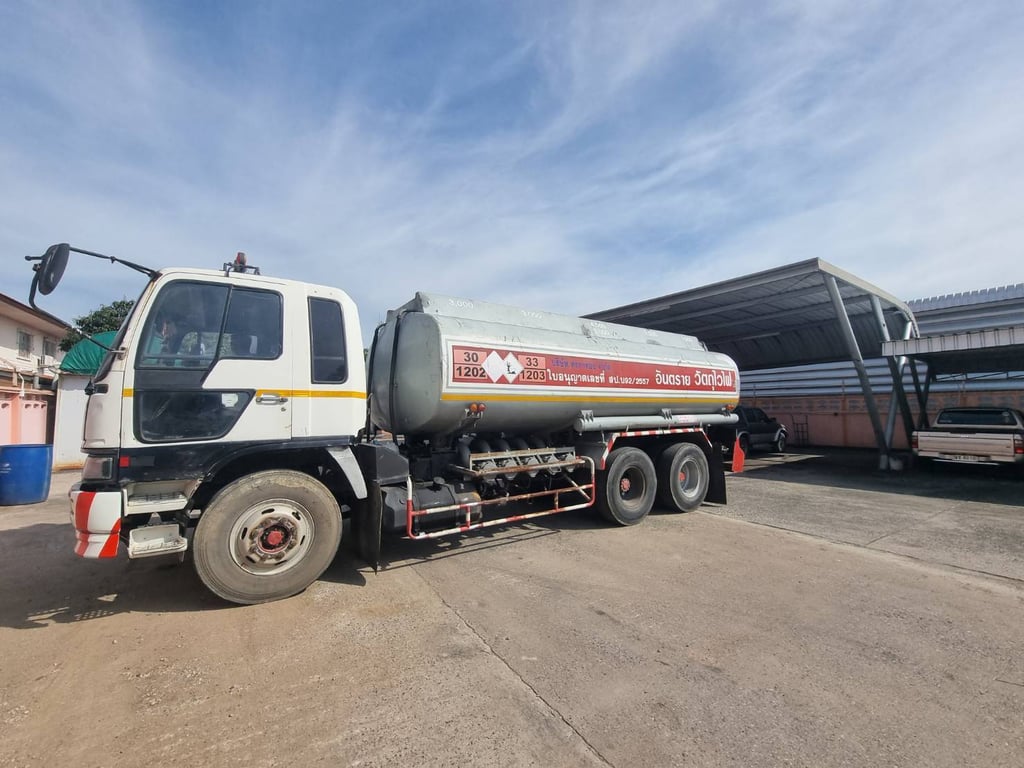 10ล้อบรรทุกน้ำมัน
