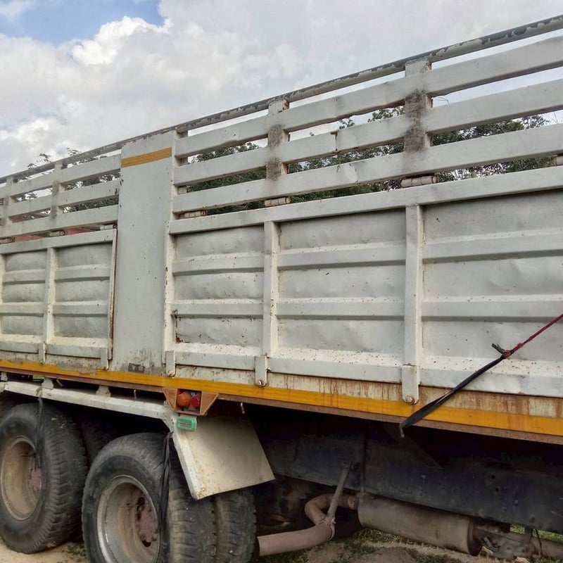 10ล้อดั้มพ์นิสสัน260แรงม้า 10ล้อดั้มพ์นิสสัน260แรงม้า