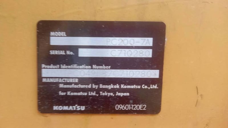 KOMATSU PC200-7