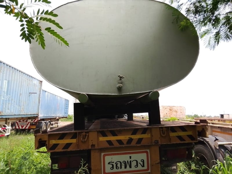 Vายแทงค์เหล็กใส่น้ำมัน