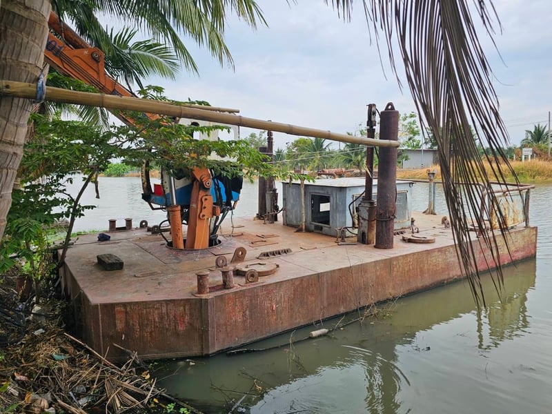 โป๊ะพร้อมที่ขุด