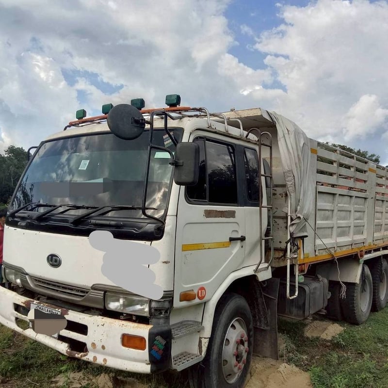 10ล้อดั้มพ์นิสสัน260แรงม้า 10ล้อดั้มพ์นิสสัน260แรงม้า