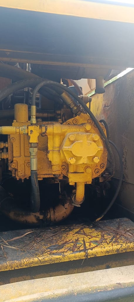 KOMATSU PC200-3